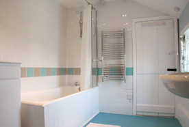 Modern bathroom at Chy Lowena holiday cottage
